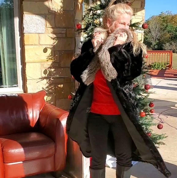 Stunning Black Mink Long Coat with Fox Fur Trim - Picture 11 of 17